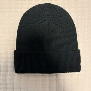 Aritzia Main Character Black Beanie